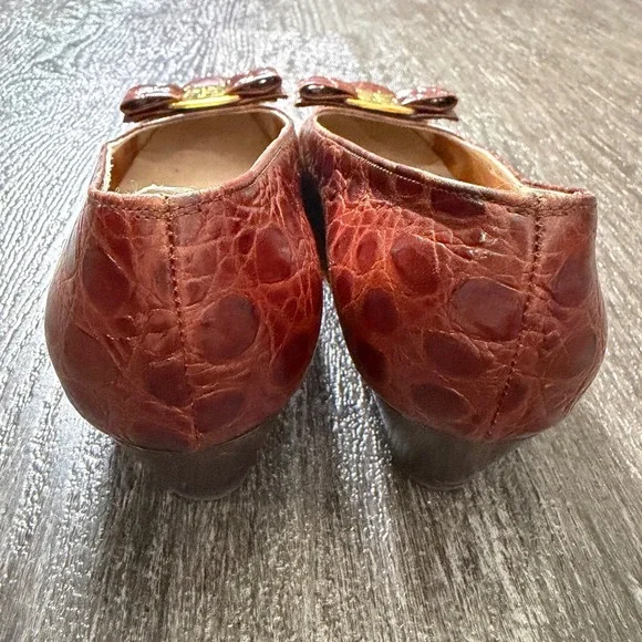 Salvatore Ferragamo Dark Red Croc Embossed Leather Vara Bow Heels Size 7.5 - Picture 4 of 9